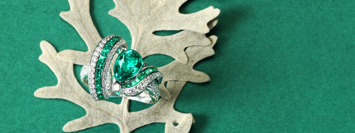 PEAR EMERALD RING